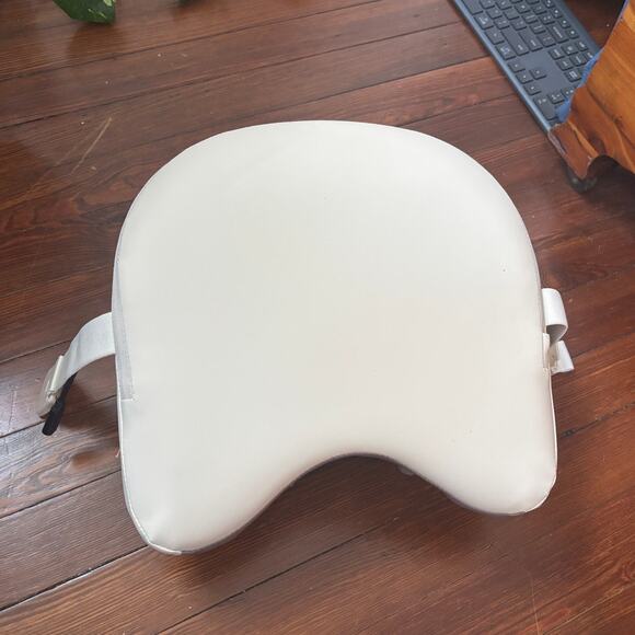 HiZoo Pillow Neck and Shoulder Massager - Picture 3 of 4